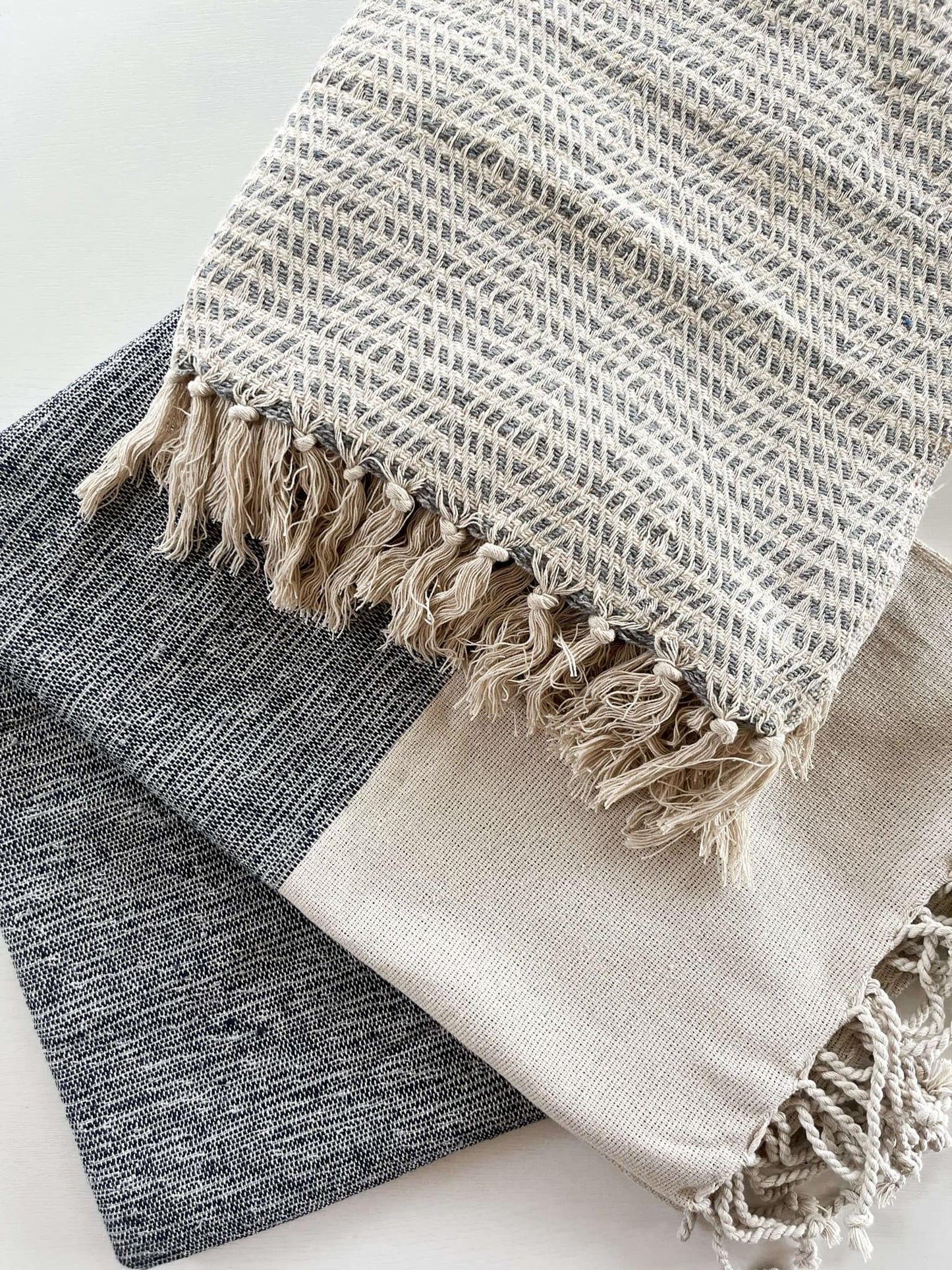 Nina napkin with pretty frills