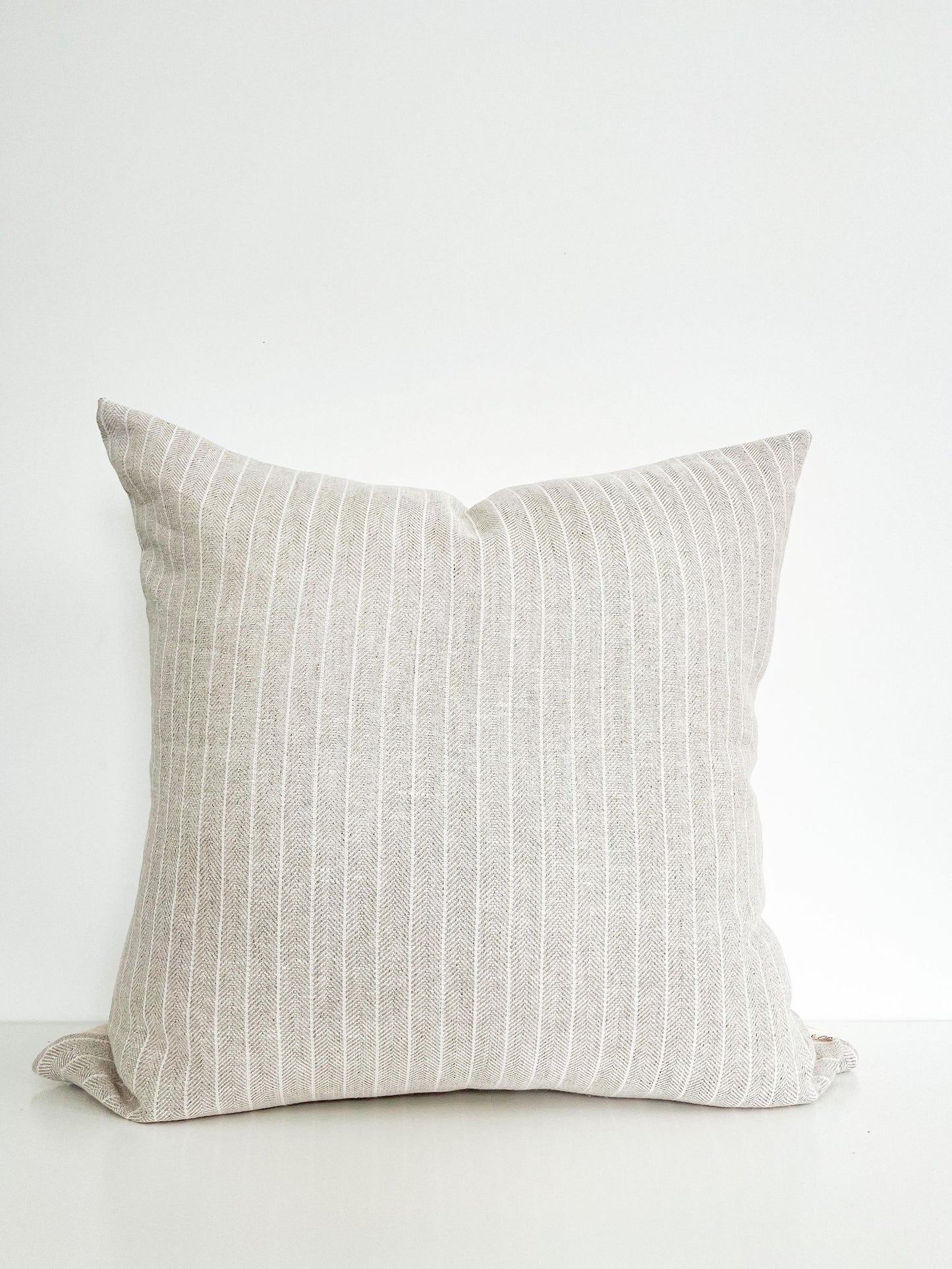 Housse de coussin Myra | Lin rayé délicat
