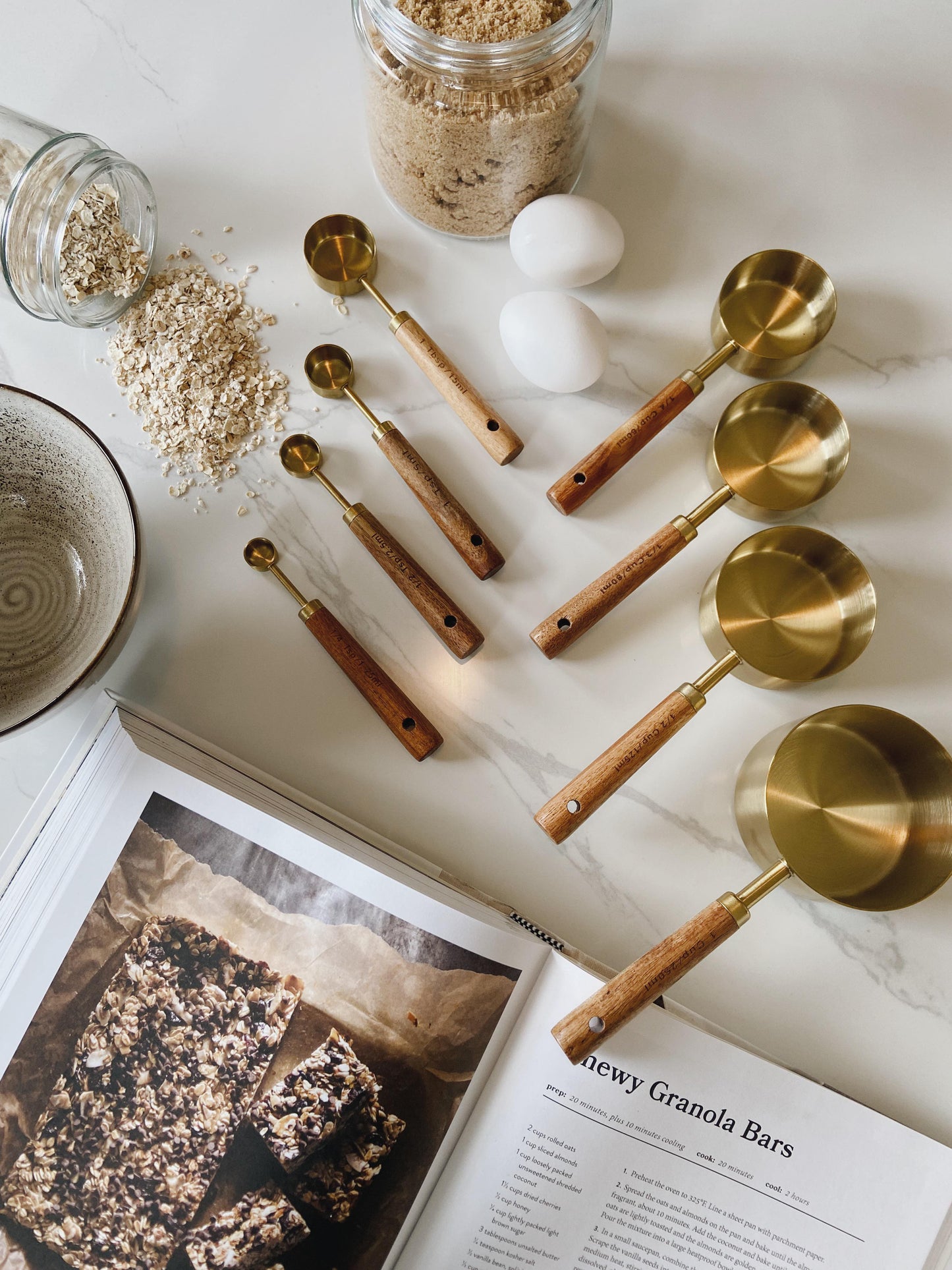 Tasses à mesurer en bois et or | Lot de 8