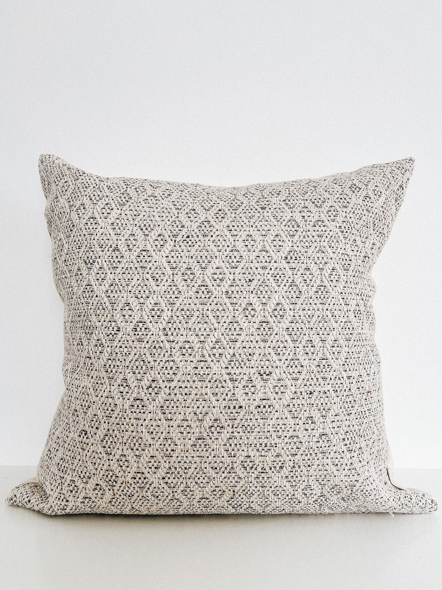 Housse de coussin Énola | Tissage losange Crème et ardoise