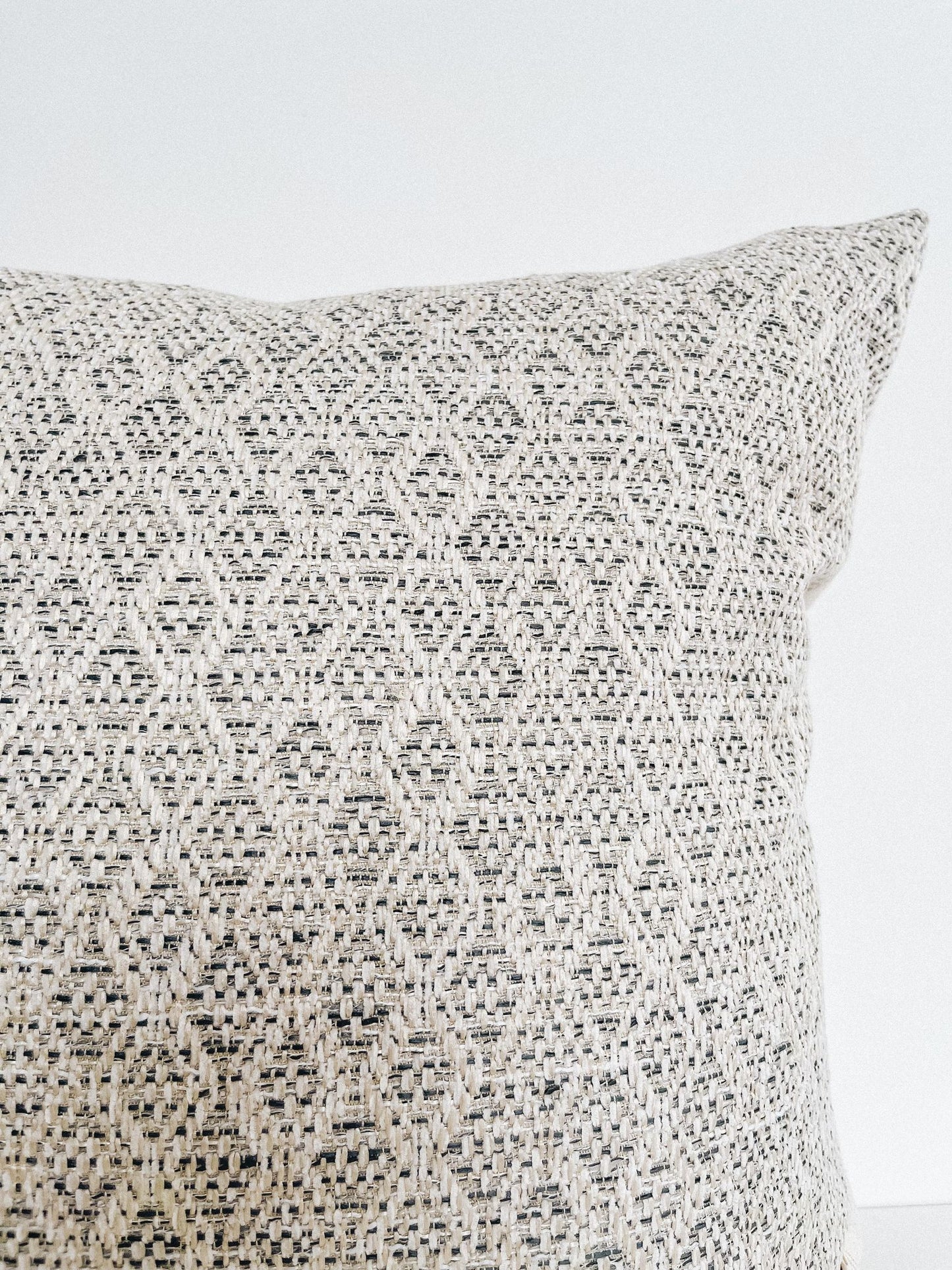 Housse de coussin Énola | Tissage losange Crème et ardoise