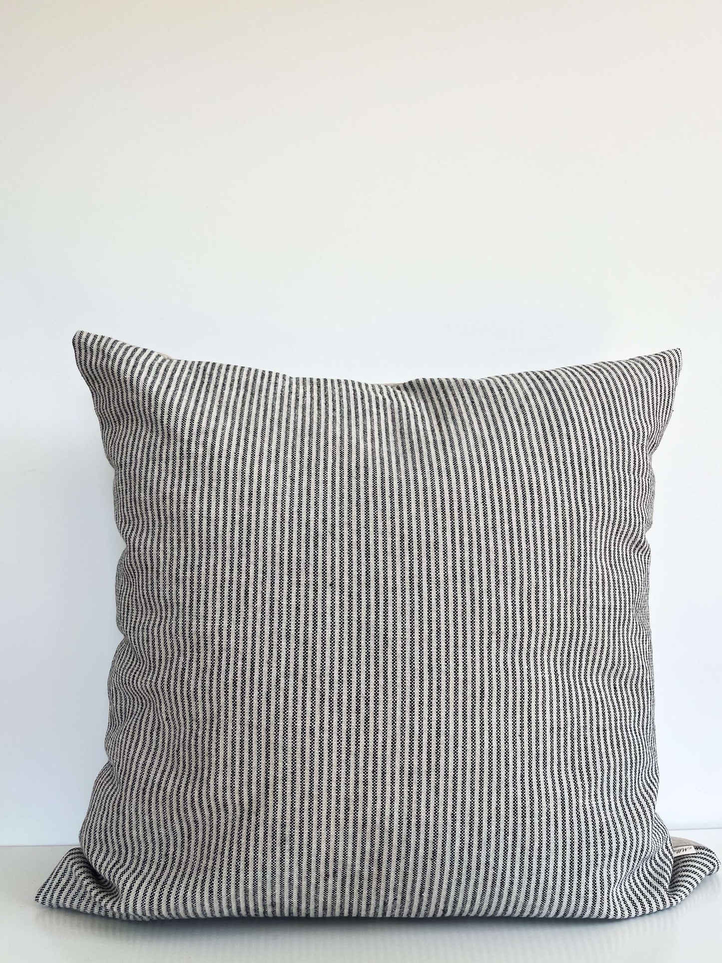 Housse de coussin Mathilde | Ligné bleu foncé