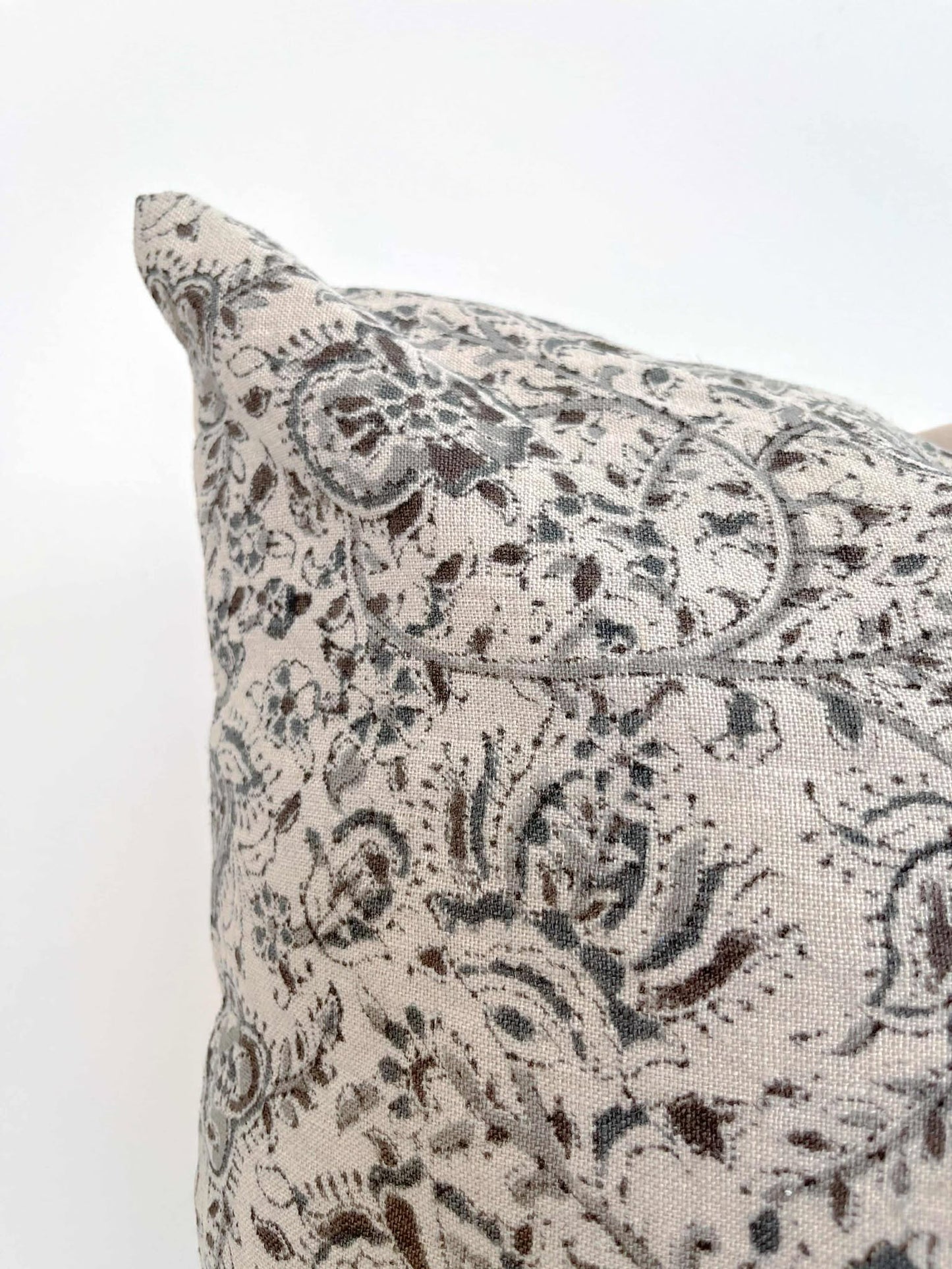 Housse de coussin Aubrey | Imprimé botanique