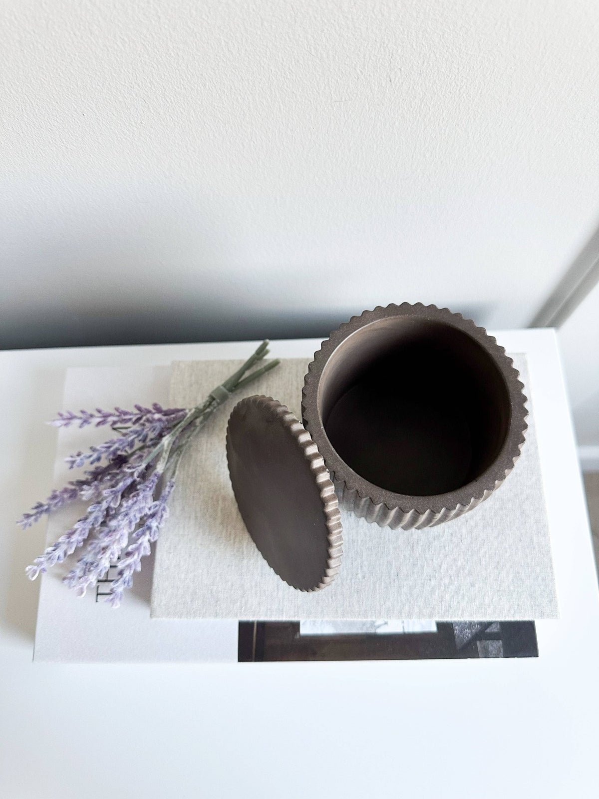 Pot cannelé décoratif avec couvercle Mocha | Collection Nuances et Terres