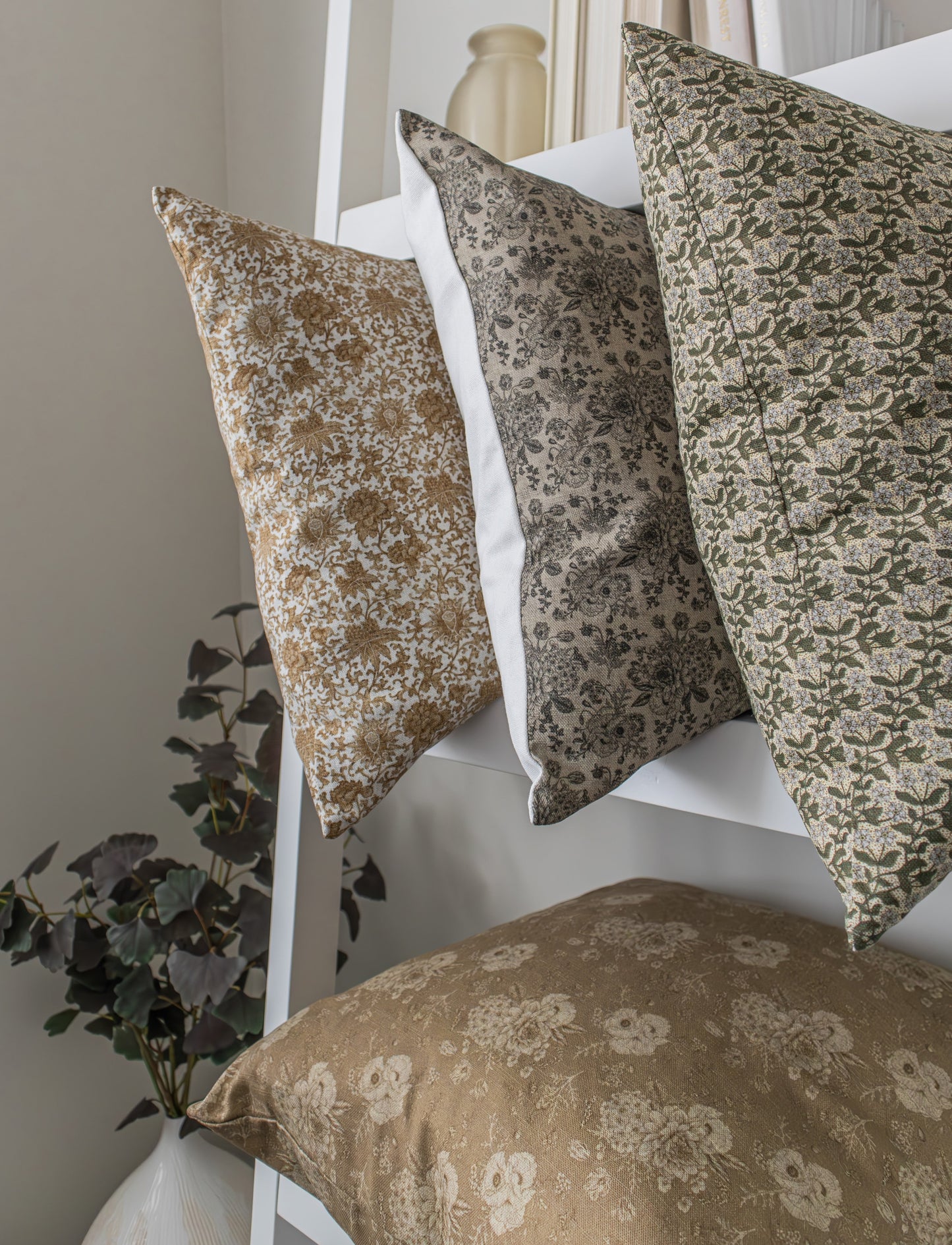 Eliora | Housse de coussin florale style vintage