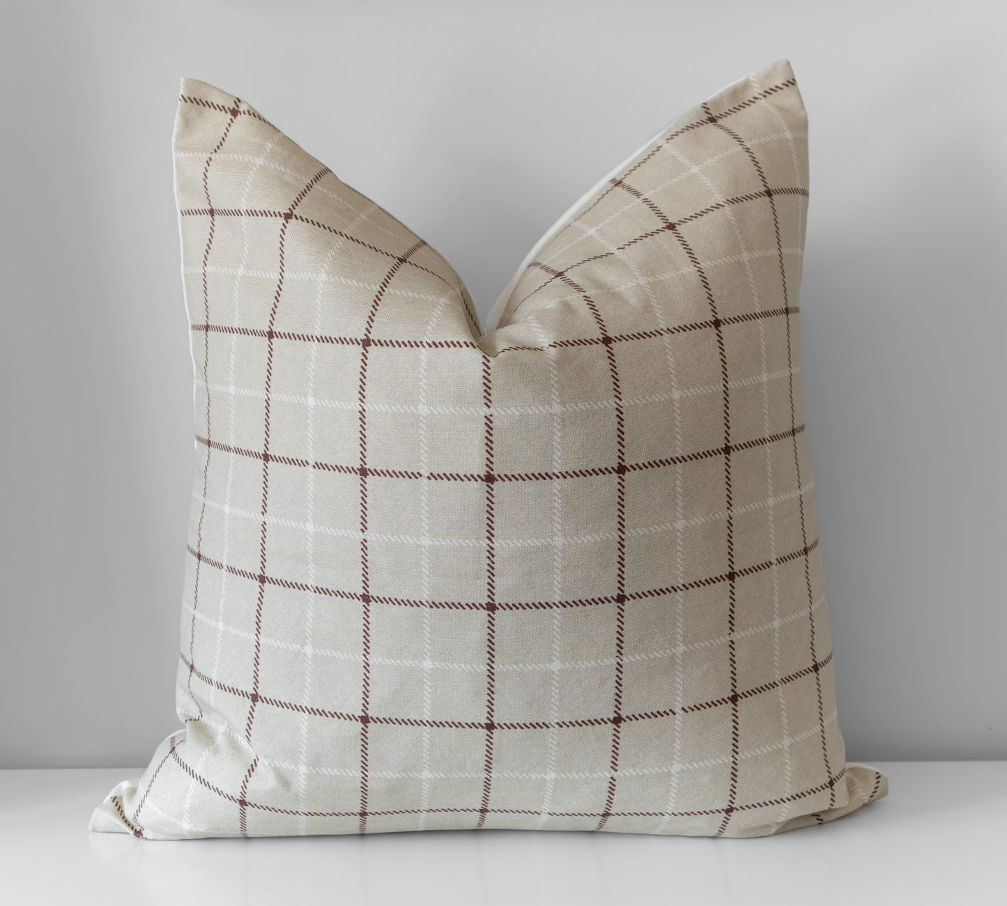 Niall | Housse de coussin géométrique en tissu interlock neutre