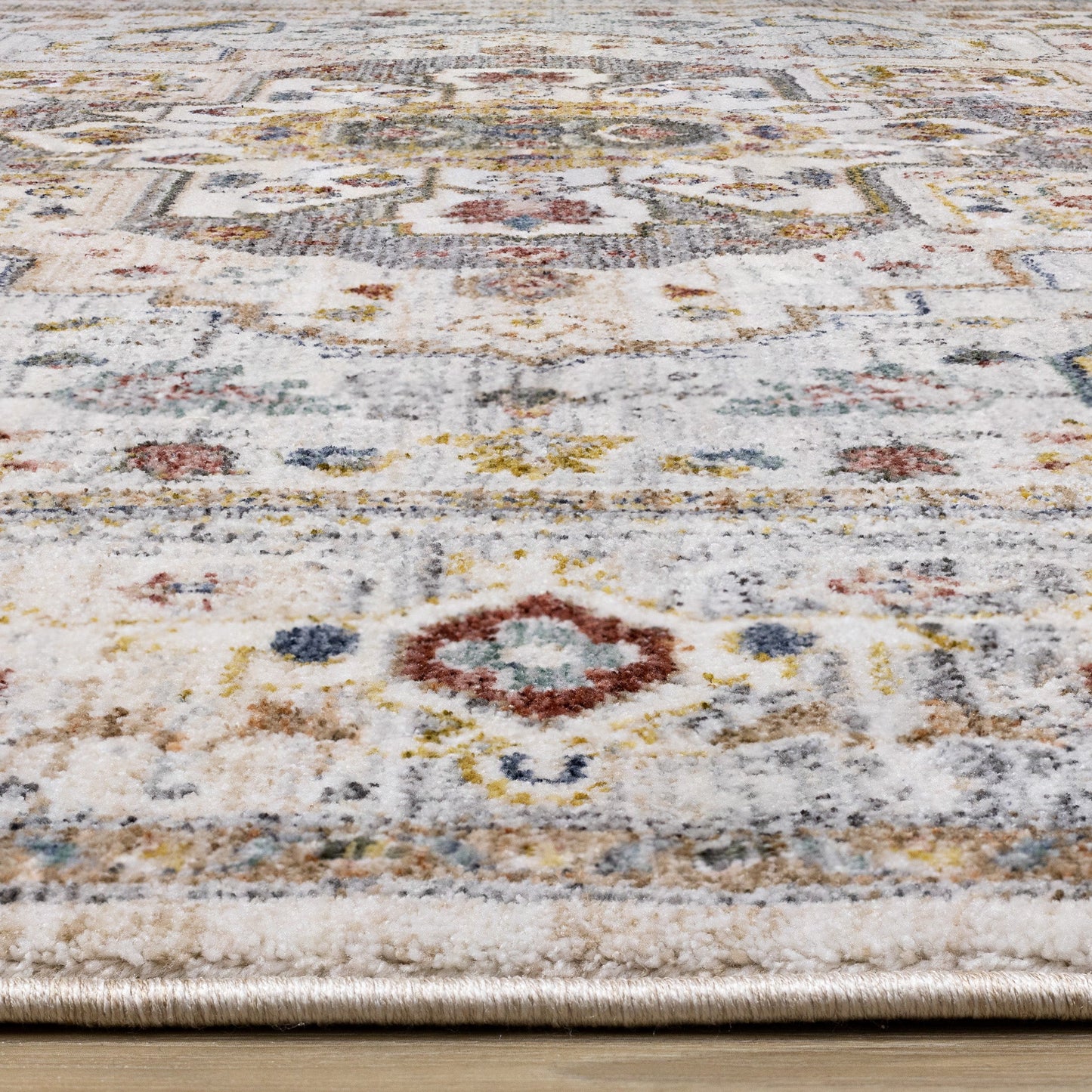 Classic rug with traditional border | Cream