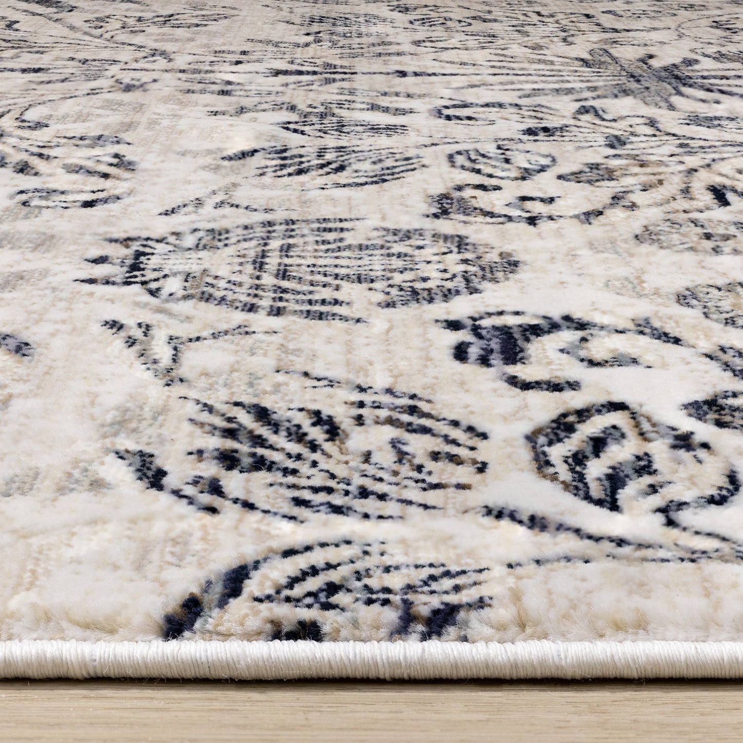 Tapis classique traditionnel crème