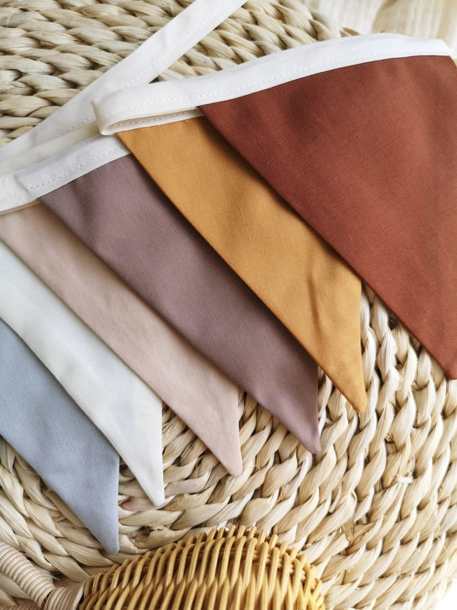 Beige striped linen garland: 8 Flags