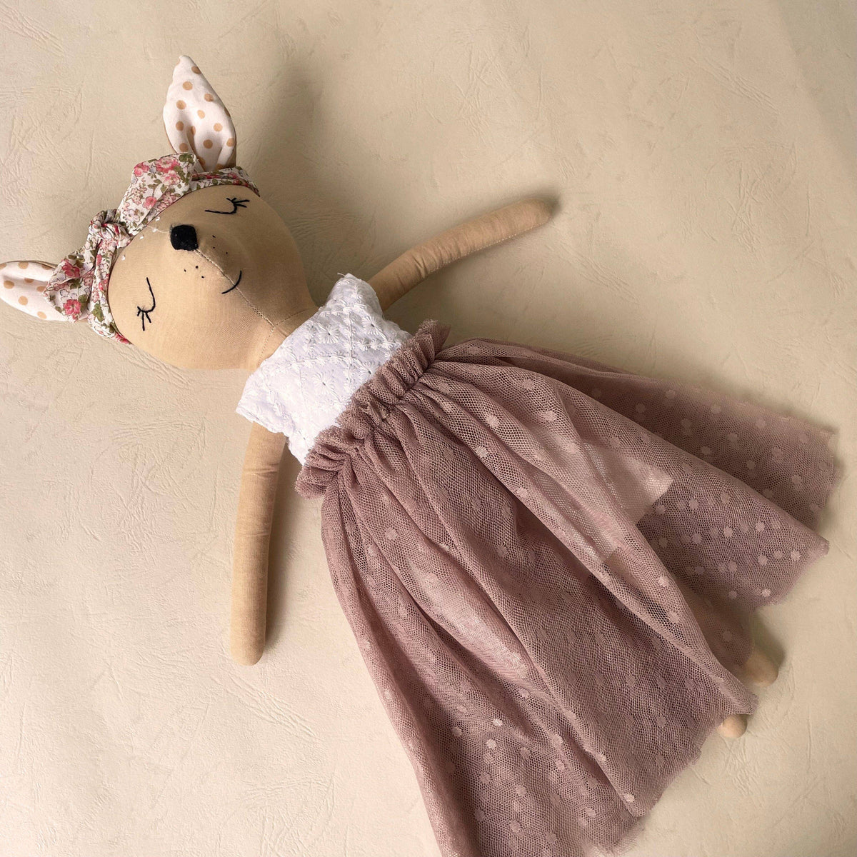 Poupée biche en tissu confectionnée à la main | Jane