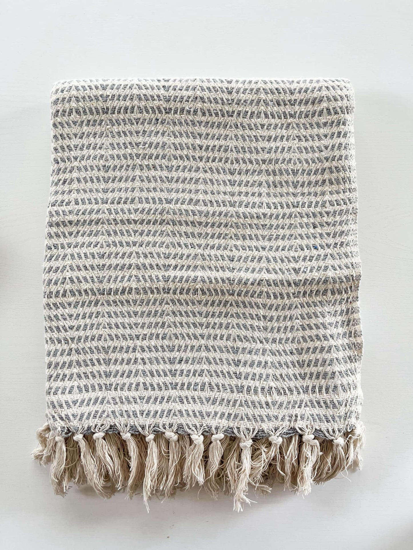 Nina napkin with pretty frills