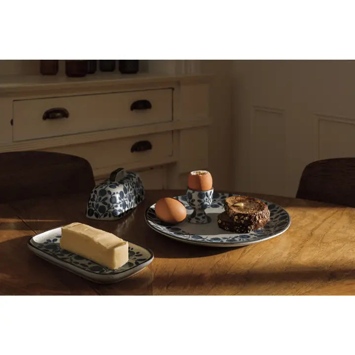 Nina napkin with pretty frills
