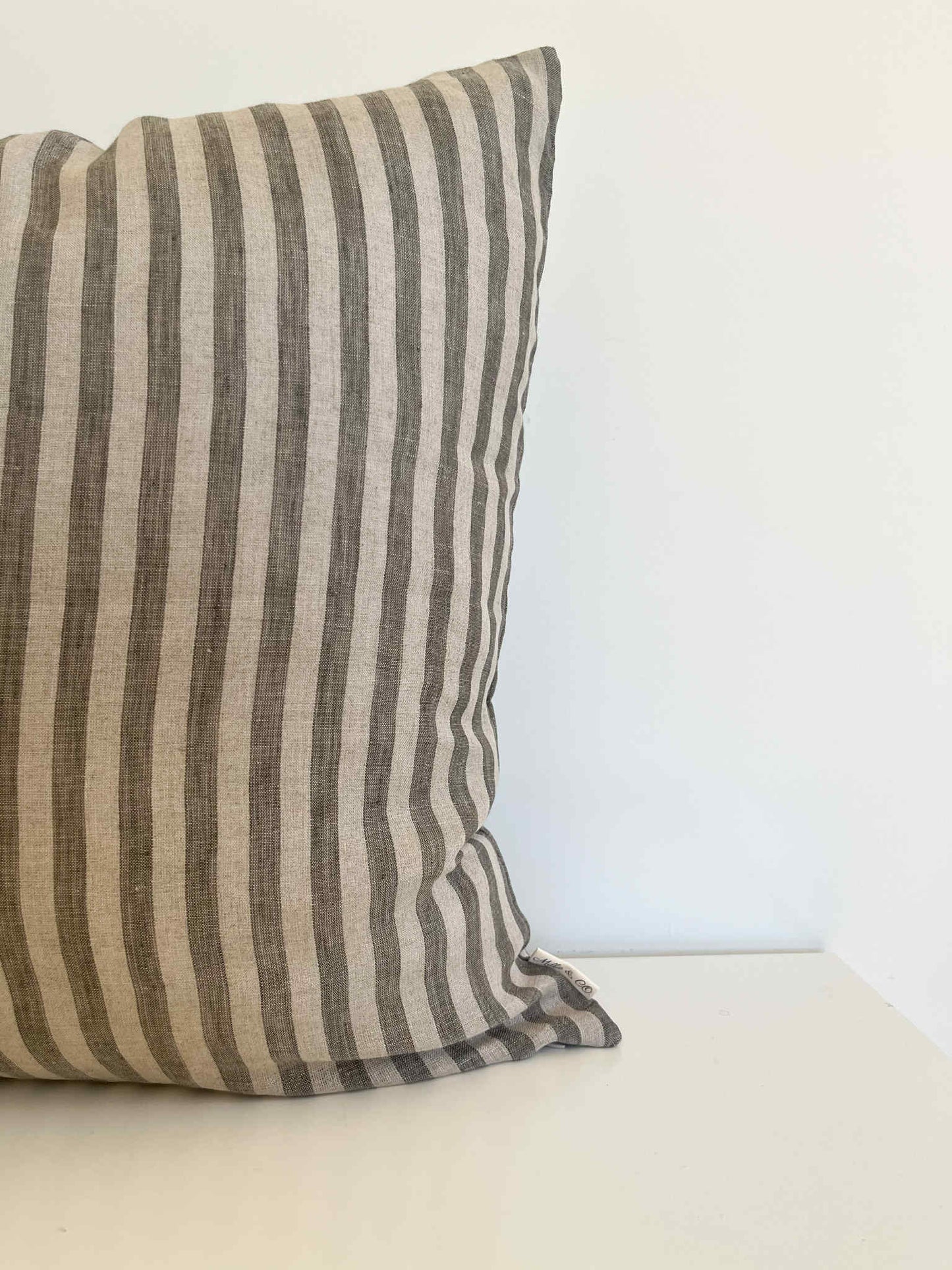 Housse de coussin Lora | 100% lin rayé vert foncé