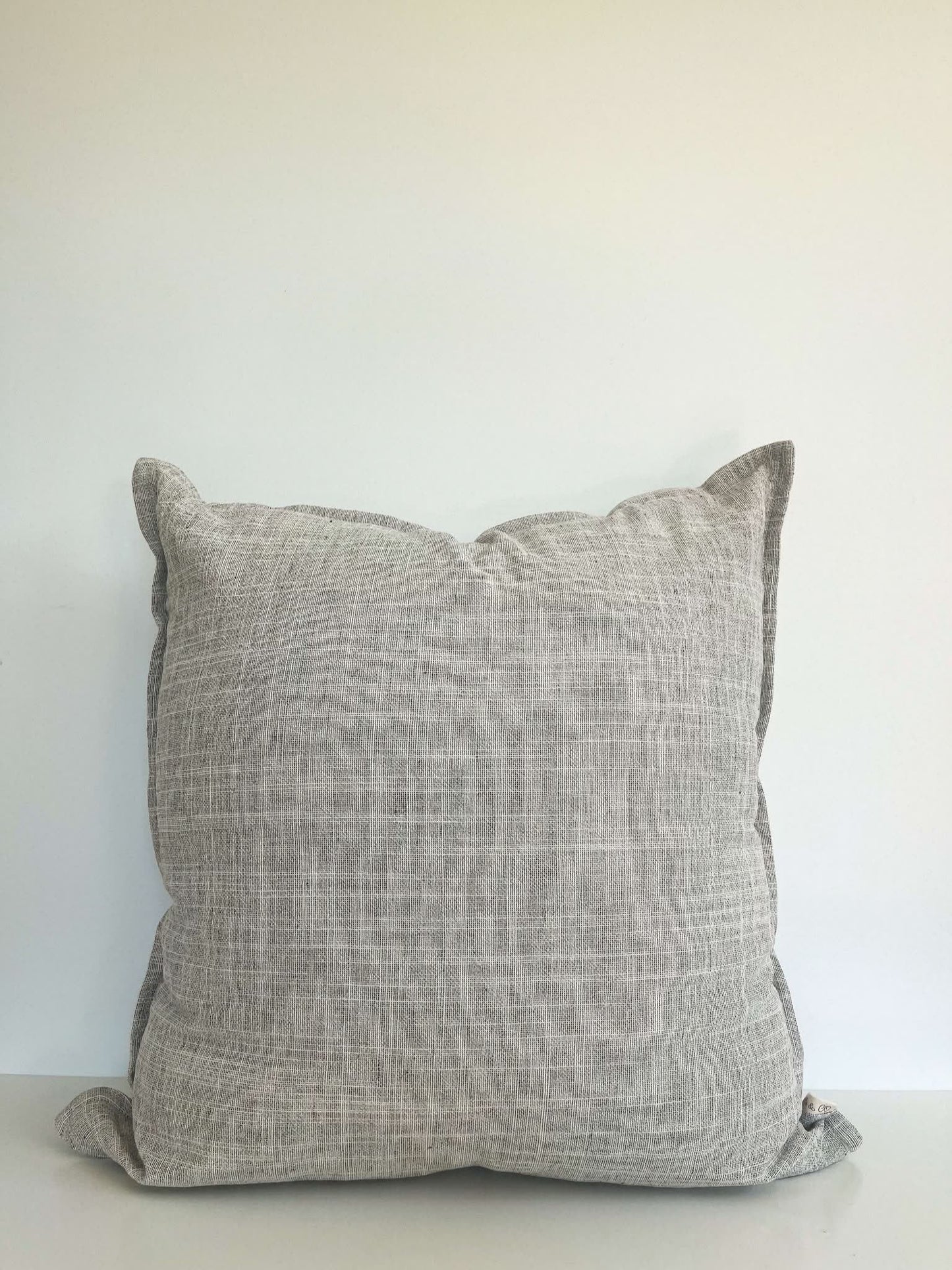 Housse de coussin Lina | Tissage fin neutral avec "brides"