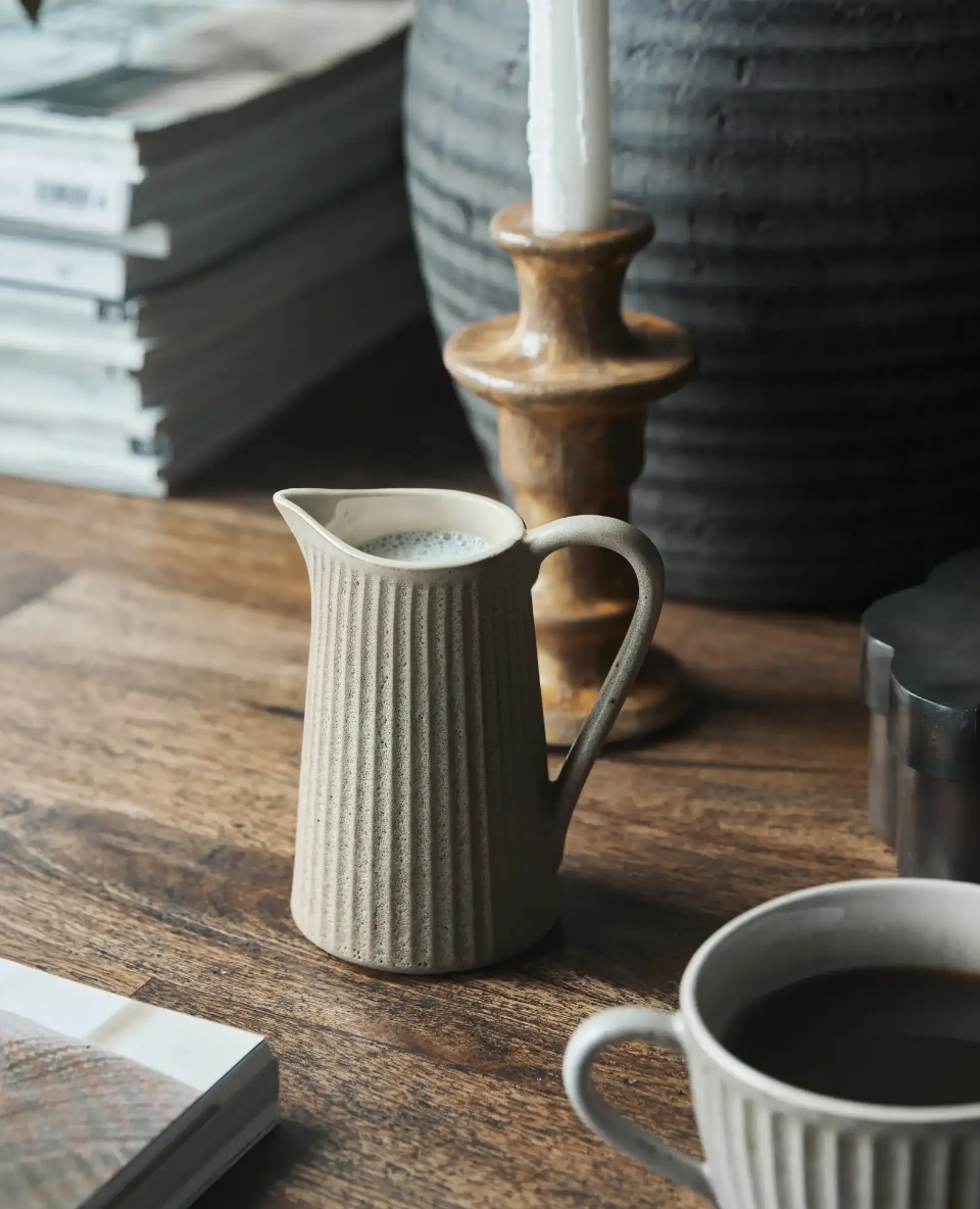 Small ribbed pitcher | Gray/brown color