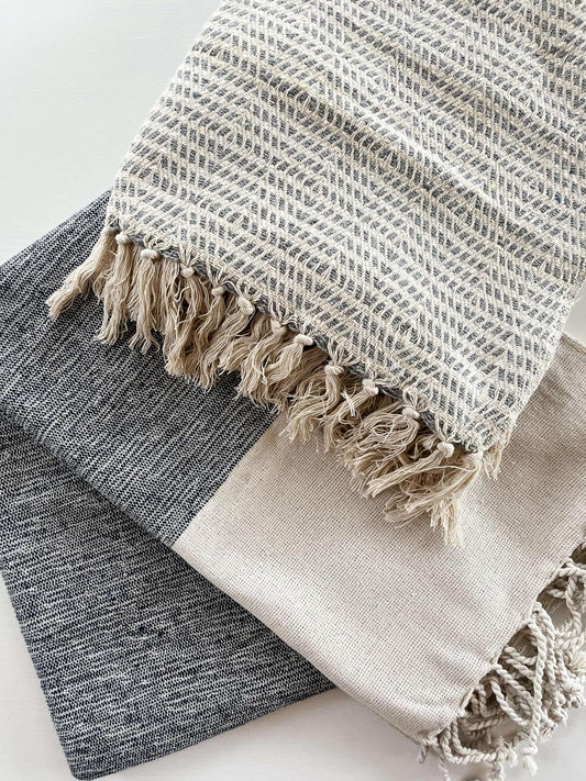 Nina napkin with pretty frills