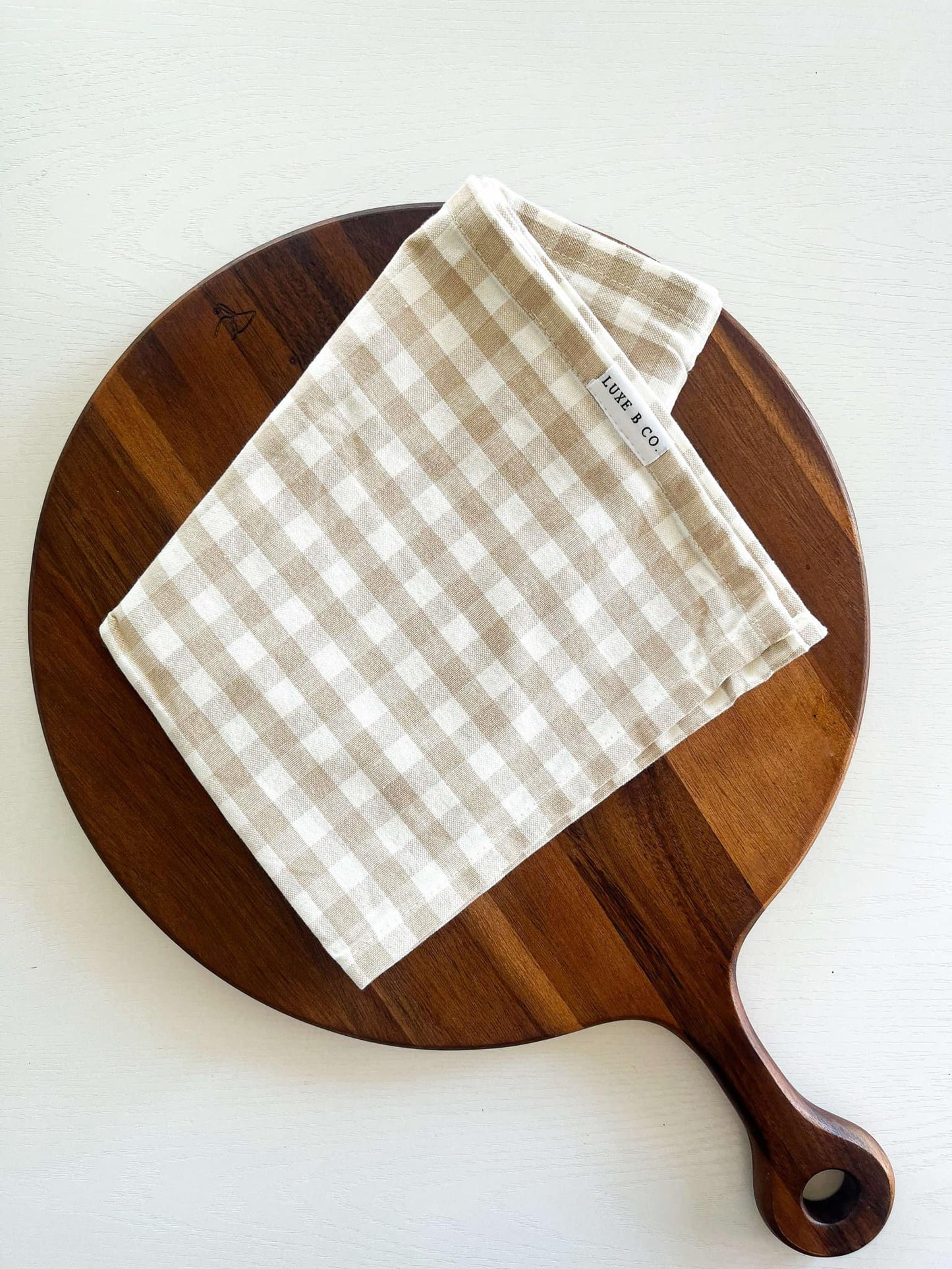Nina napkin with pretty frills