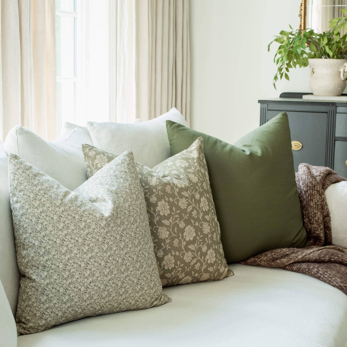 Housse de coussin Sylvie | Motif floral vert sauge