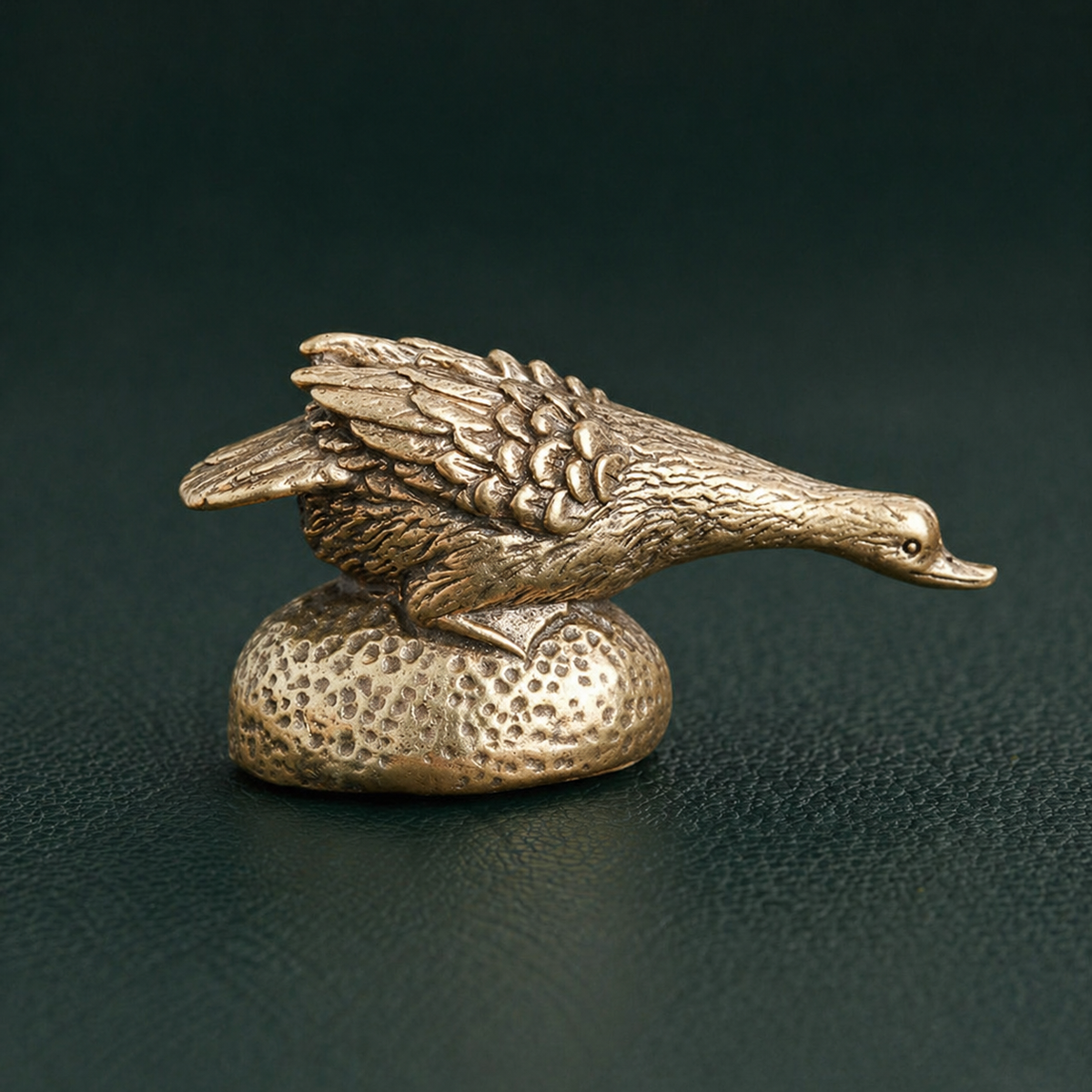 Figurine L'Oie en laiton antique | Collection "Porte-bonheur"