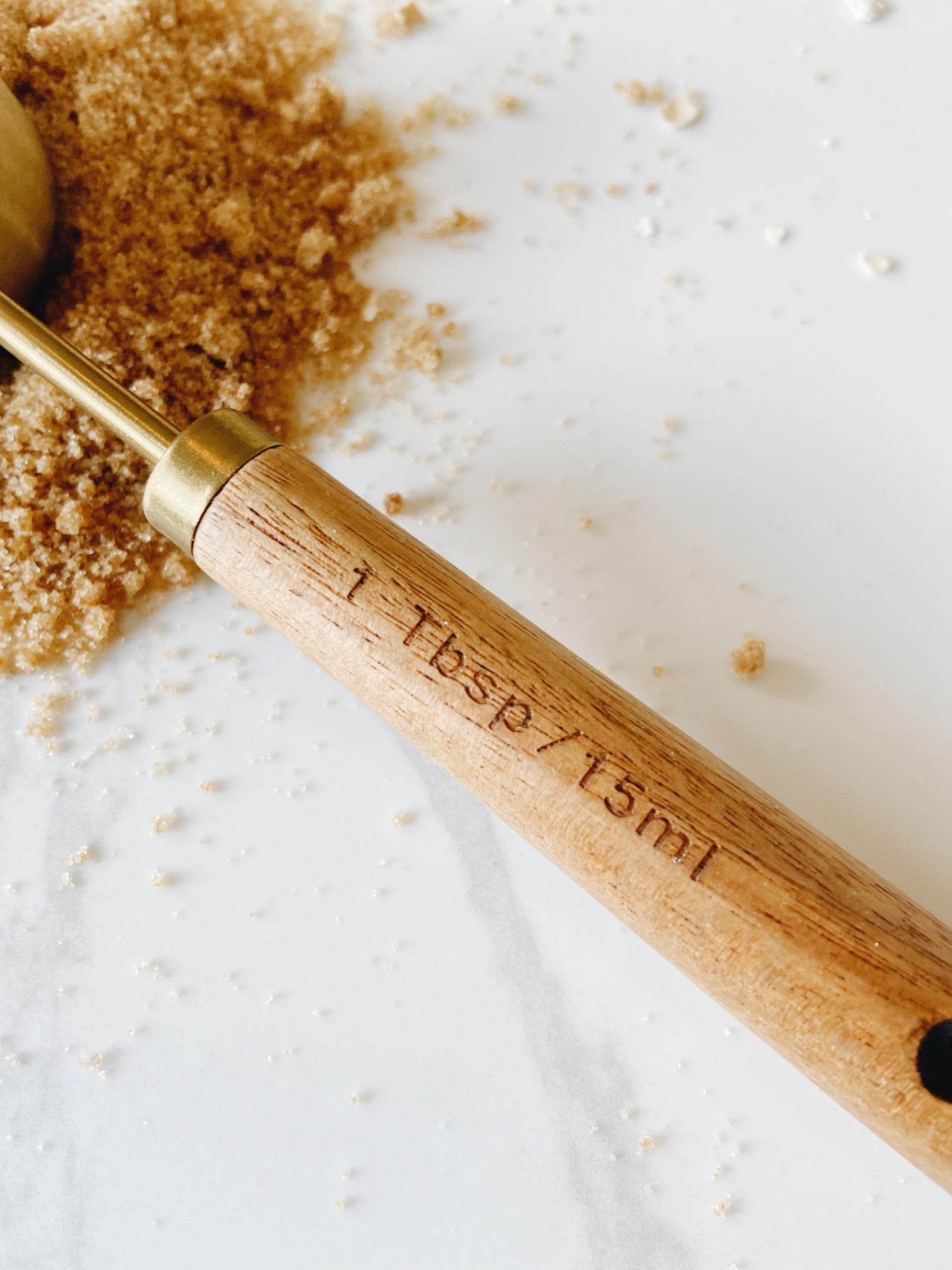 Tasses à mesurer en bois et or | Lot de 8
