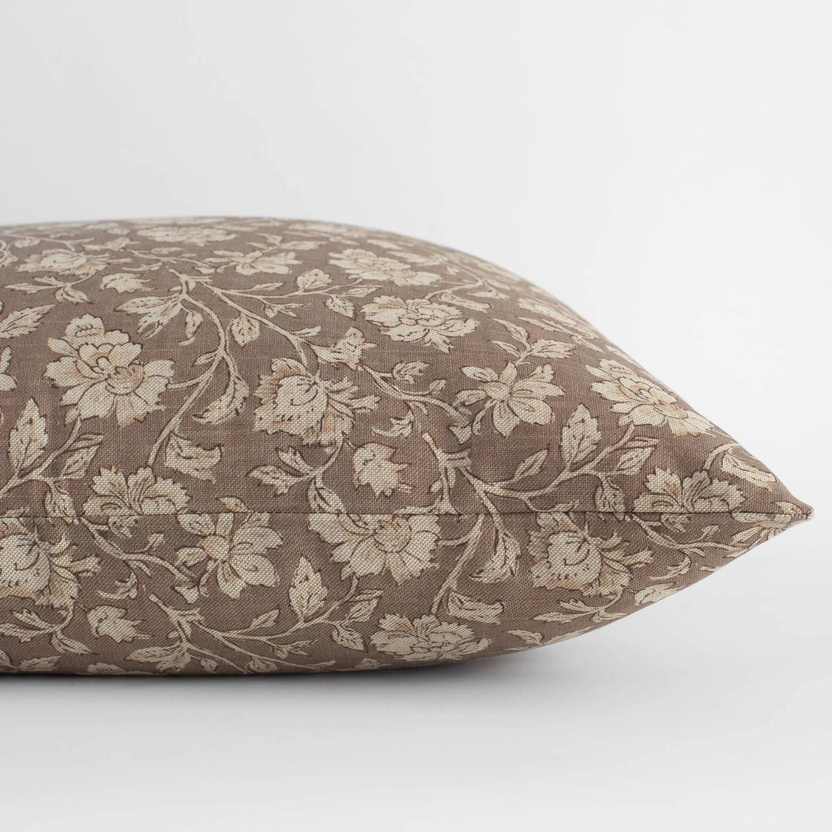 Housse de coussin Clara | Taupe à fleurs