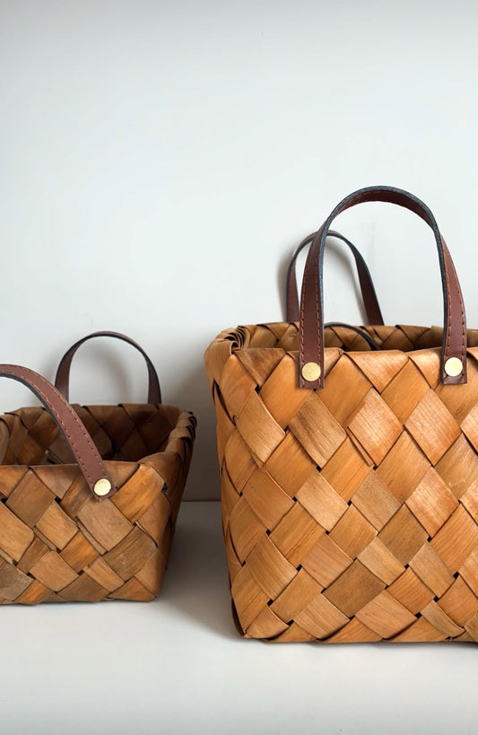 Panier à copeaux en bois brûlé