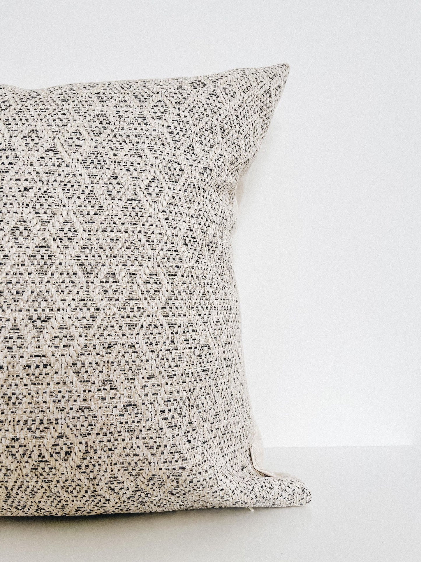 Énola cushion cover 