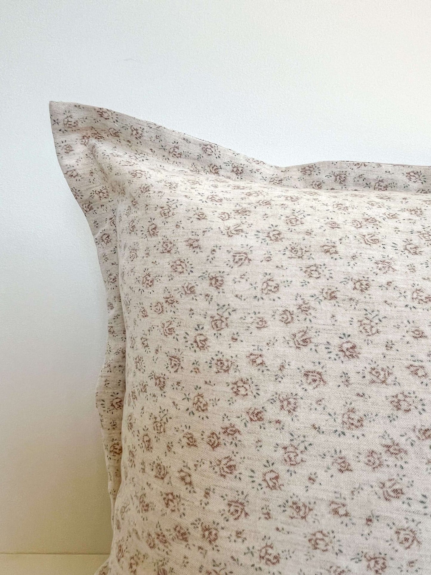 Adèle cushion cover