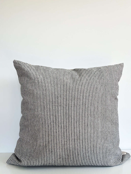 Housse de coussin Mathilde | Ligné bleu foncé