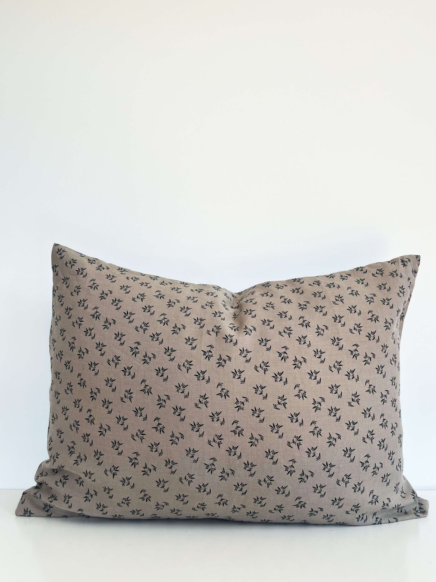 Adèle cushion cover