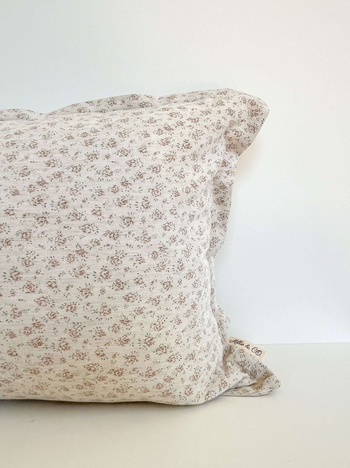 Adèle cushion cover