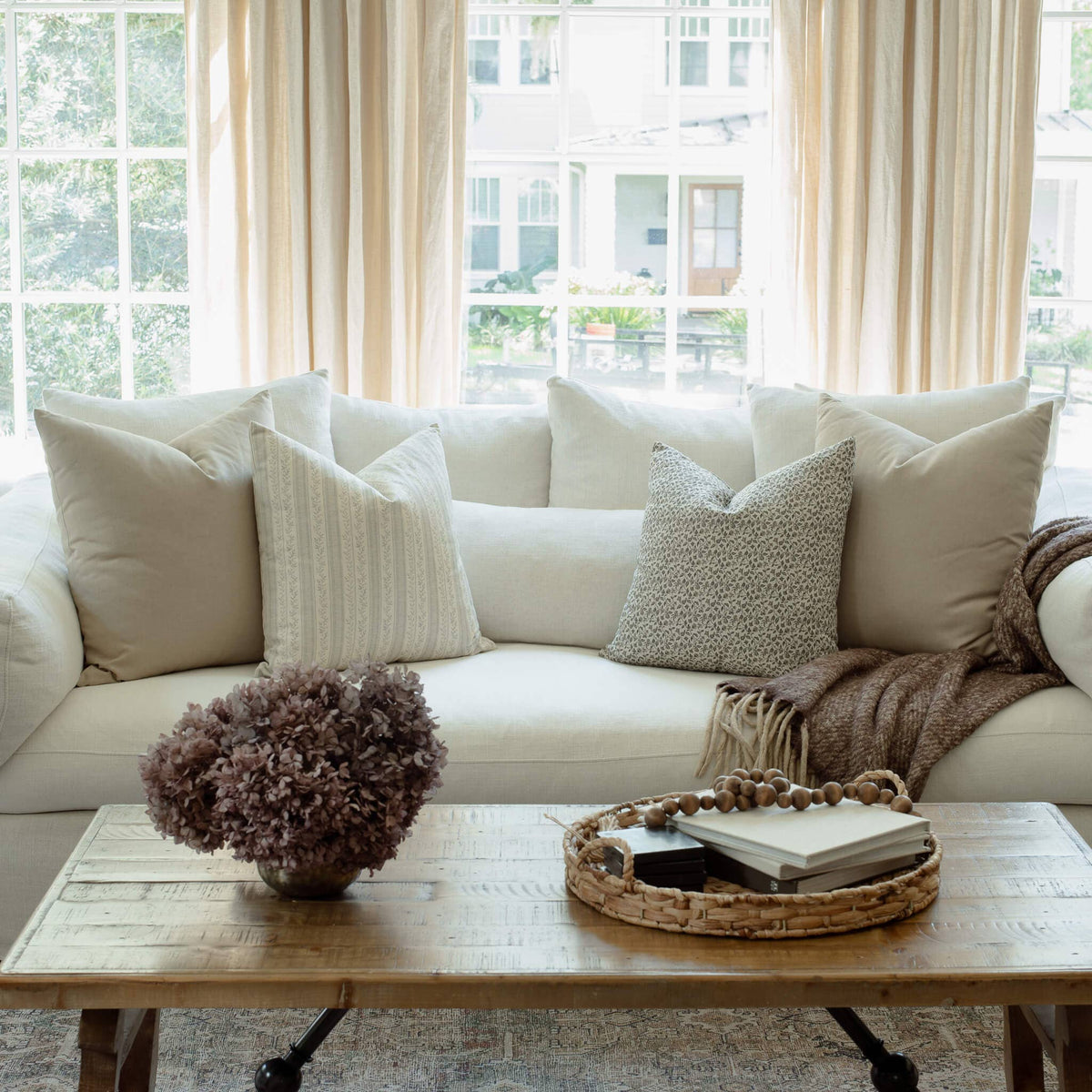 Housse de coussin Camille | Motif botanique neutre