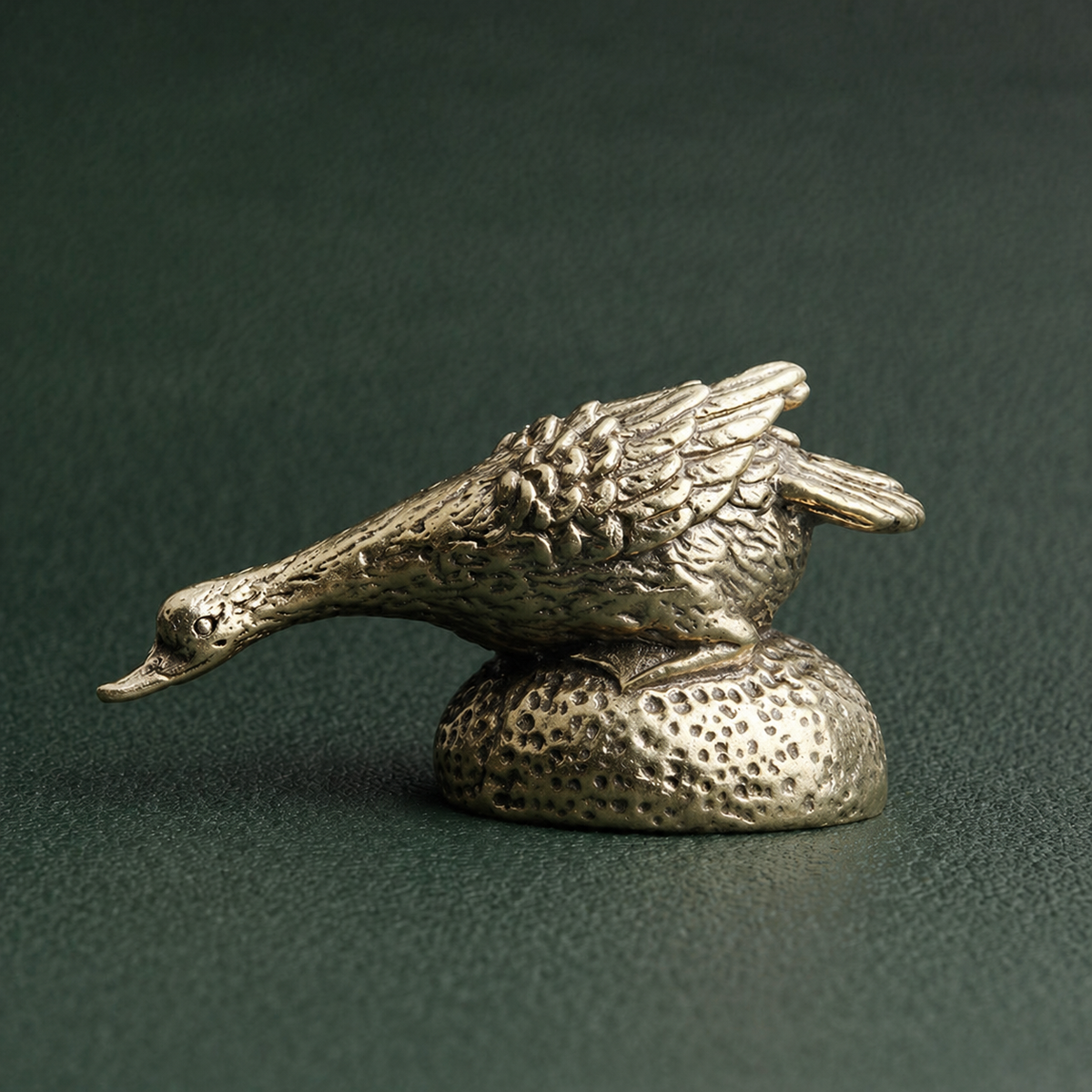 Figurine L'Oie en laiton antique | Collection "Porte-bonheur"