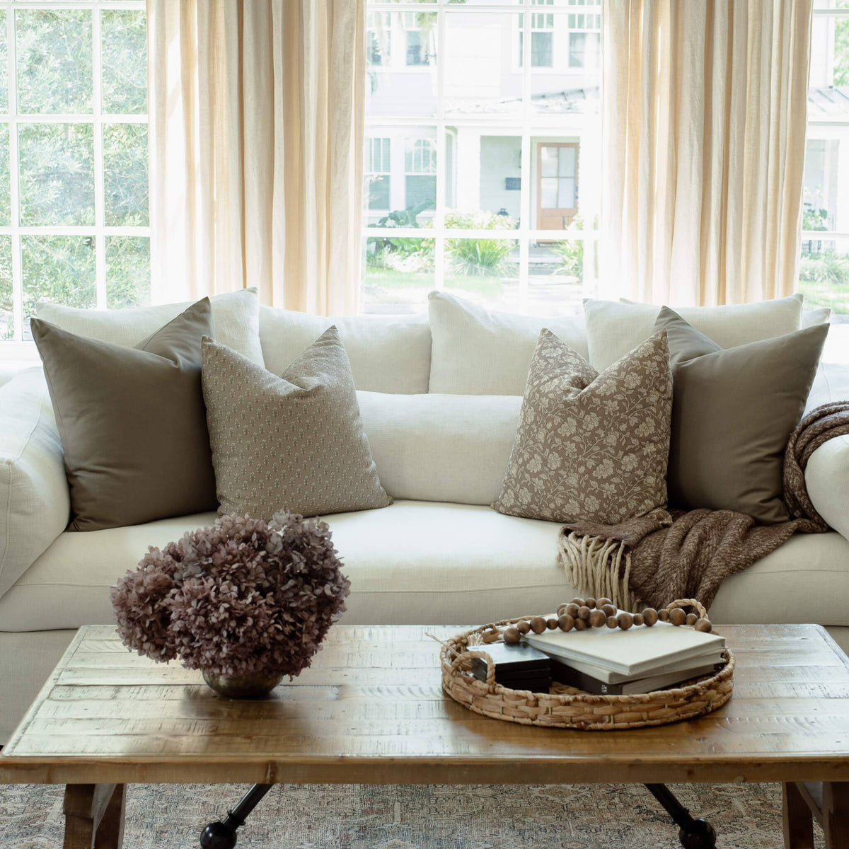 Housse de coussin Clara | Taupe à fleurs