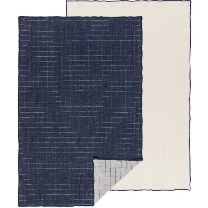 Nina napkin with pretty frills