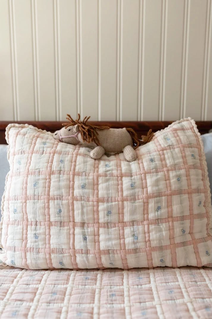 Taie décorative Prairies | Rose poudré et bleu doux