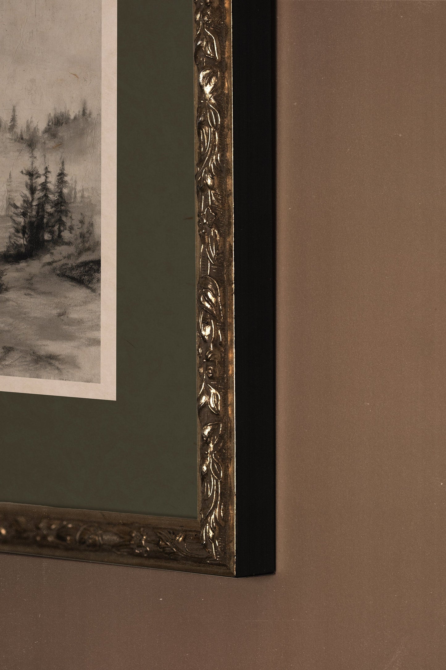 MISTY HEIGHTS, CADRE VINTAGE ARGENT