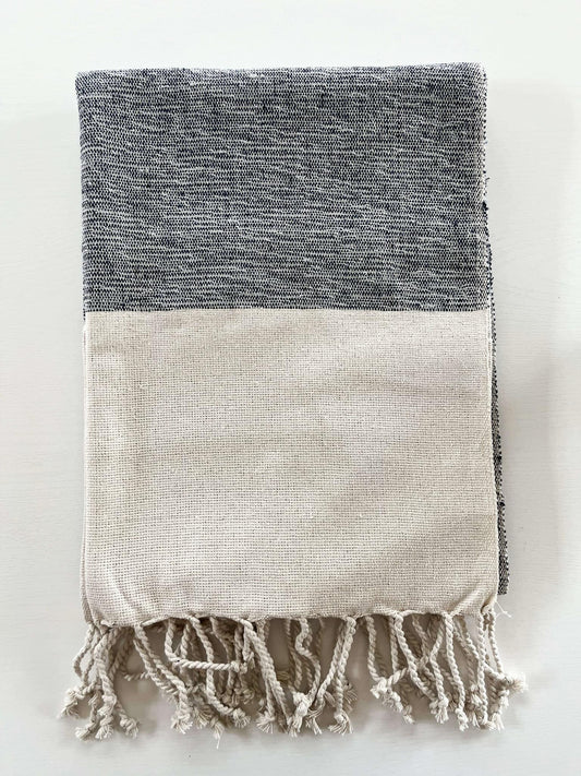 Nina napkin with pretty frills
