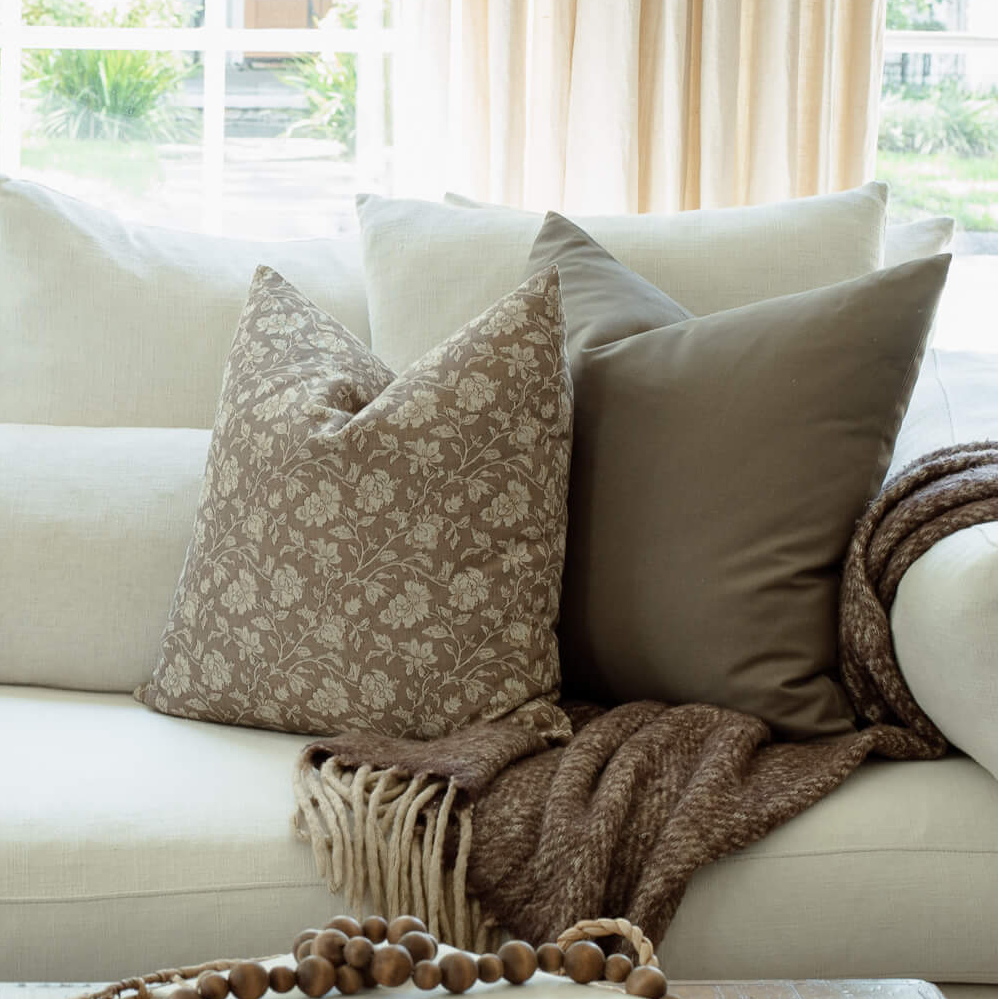 Housse de coussin Clara | Taupe à fleurs