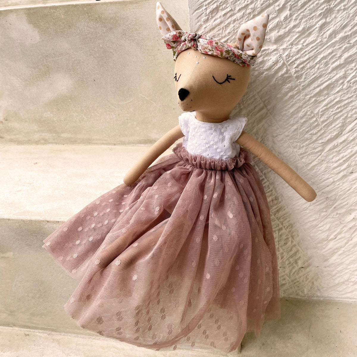 Poupée biche en tissu confectionnée à la main | Jane