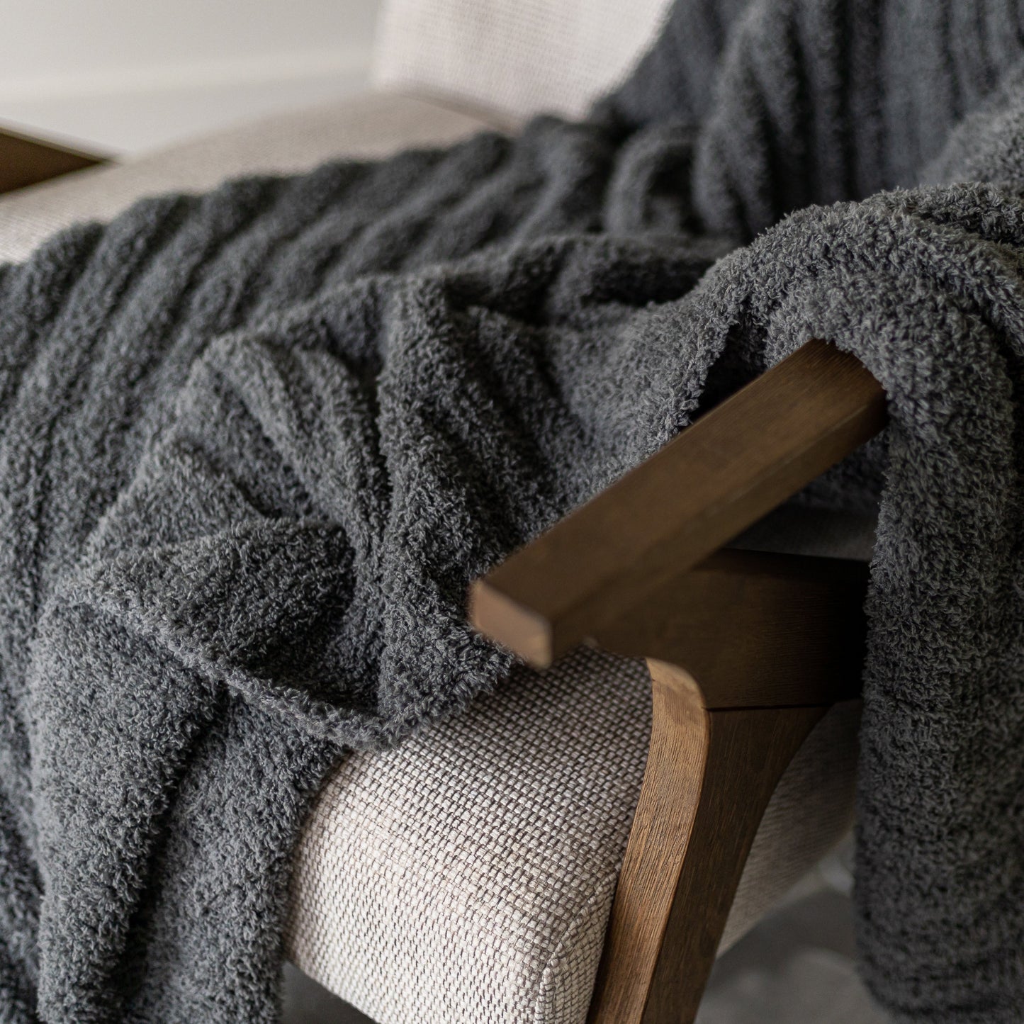 Plaid à rayures couleur gris anthracite