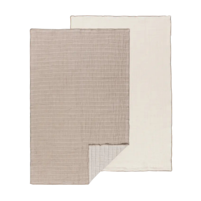 Nina napkin with pretty frills