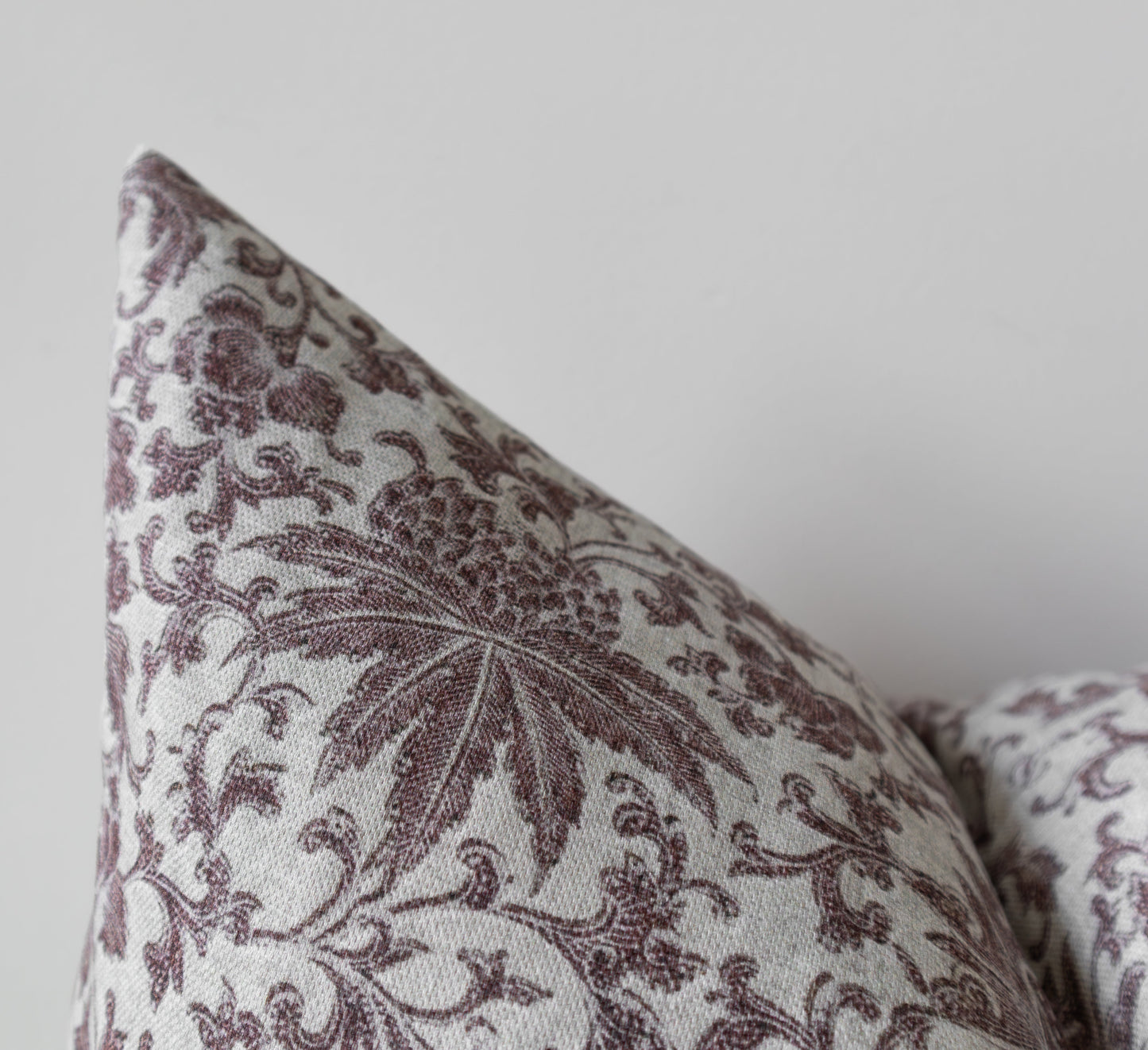 Housse de coussin florale vintage  |  Lyra