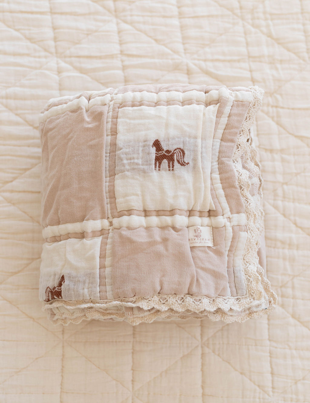 Quilt couverture Petit cheval| Beige rosé