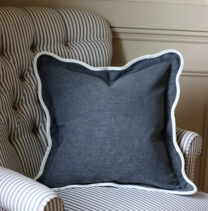 Housse de coussin Laurel bleu bruneux |  Bord festonné