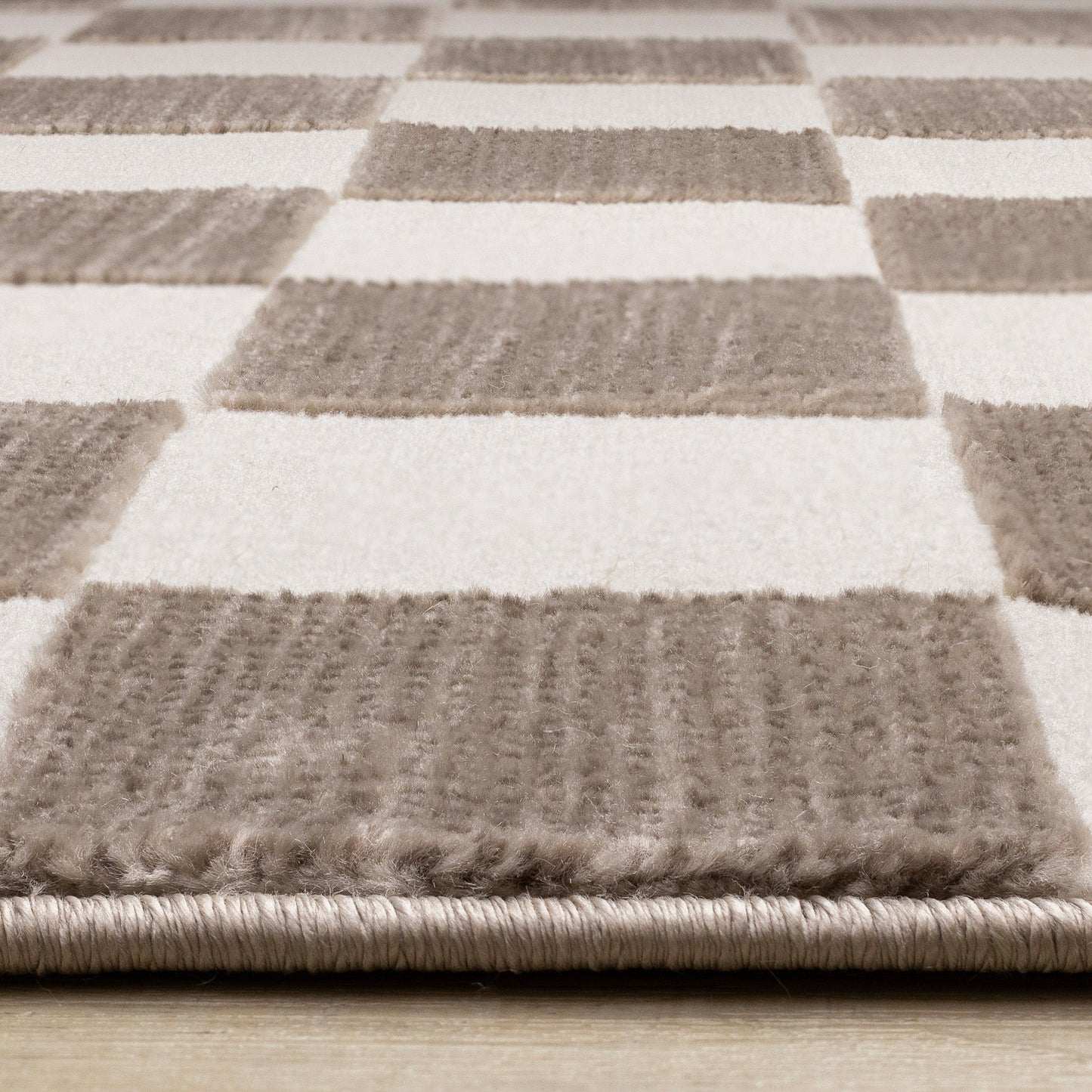 Tapis géométrique contemporain marron
