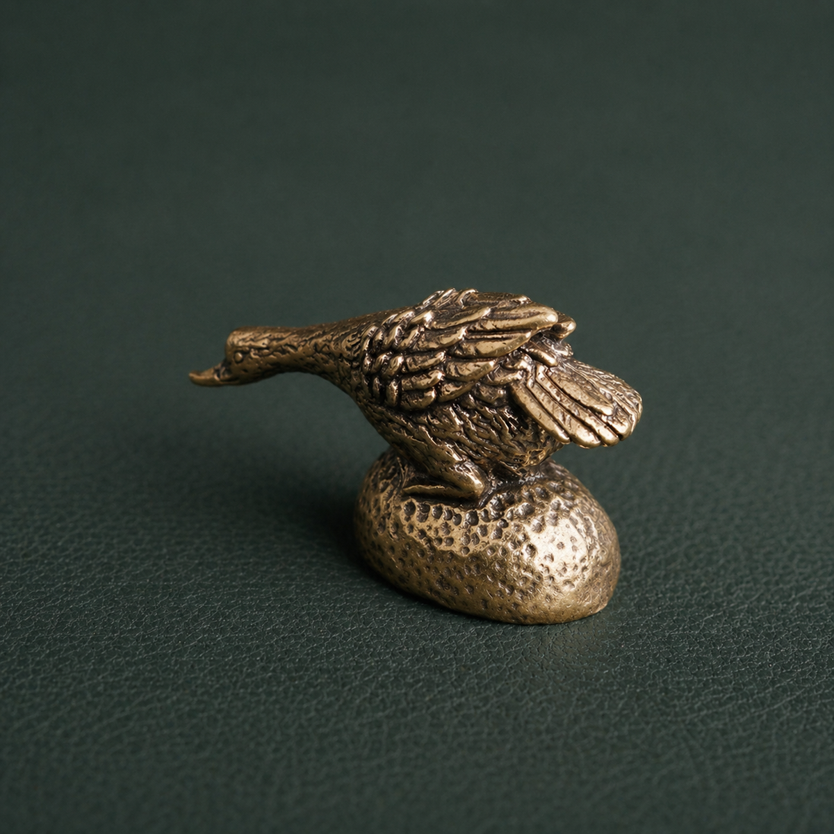 Figurine L'Oie en laiton antique | Collection "Porte-bonheur"