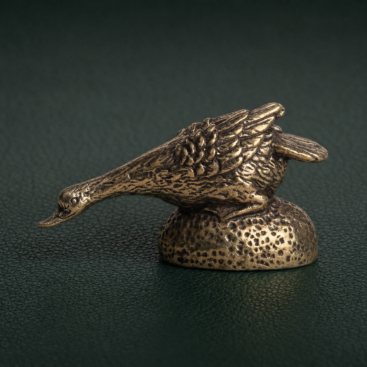 Figurine L'Oie en laiton antique | Collection "Porte-bonheur"