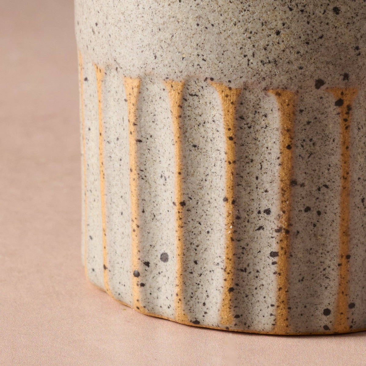 Vase cannelé en céramique | Argile