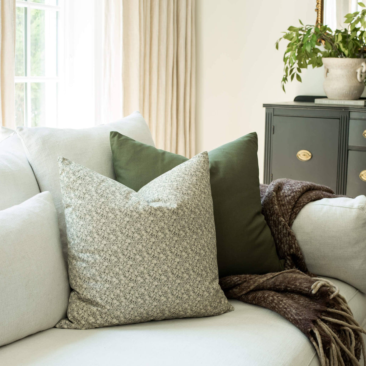 Housse de coussin Sylvie | Motif floral vert sauge